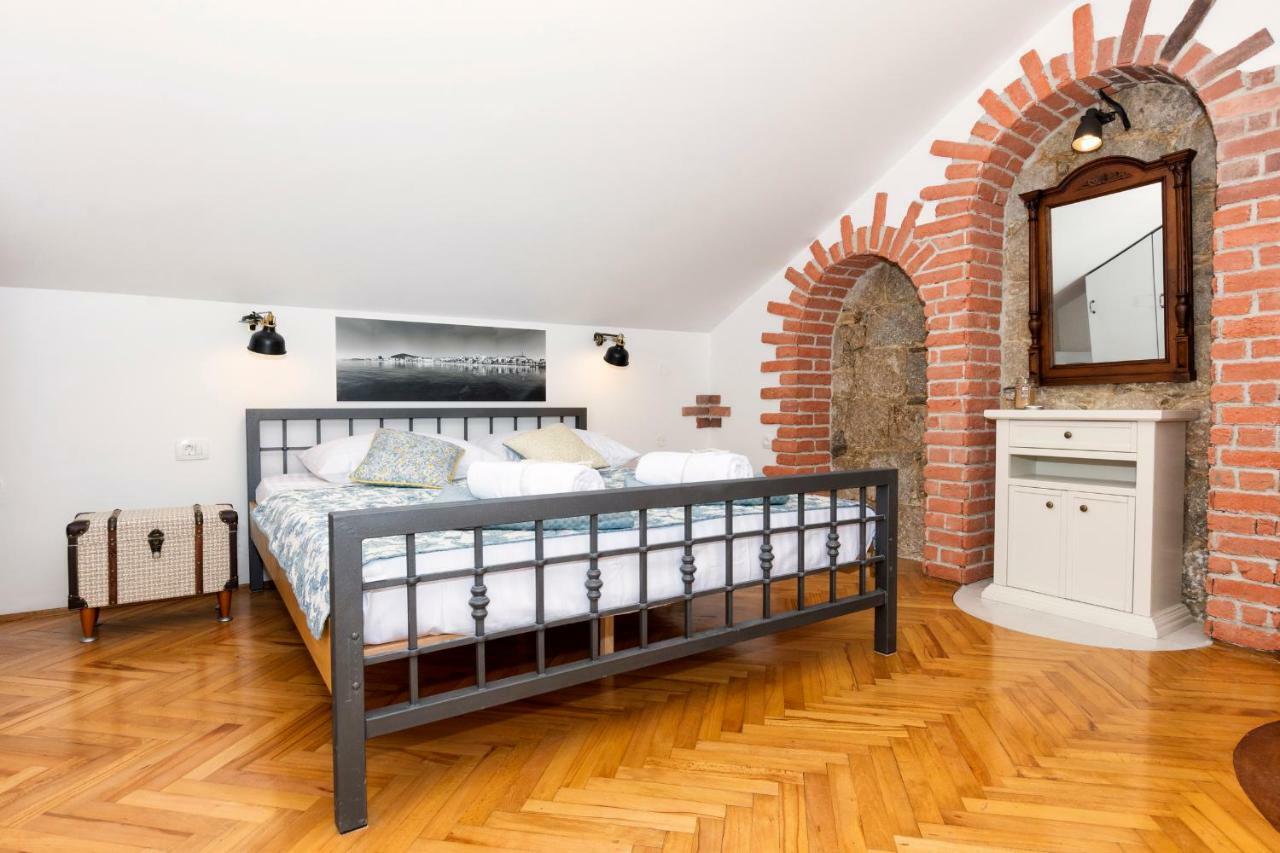 Old Split Apartment Ngoại thất bức ảnh